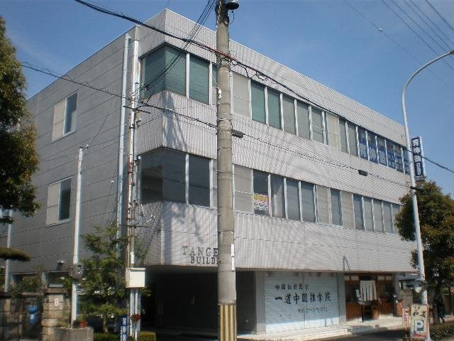 香芝市西真美２丁目の店舗一部の外観