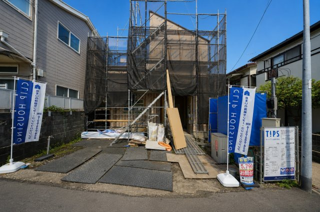 “建売感”を超えた一棟。23.6帖LDK×勾配天井が生む圧倒的開放感。黒を纏うデザイン住宅。★仲介手数料無料★
