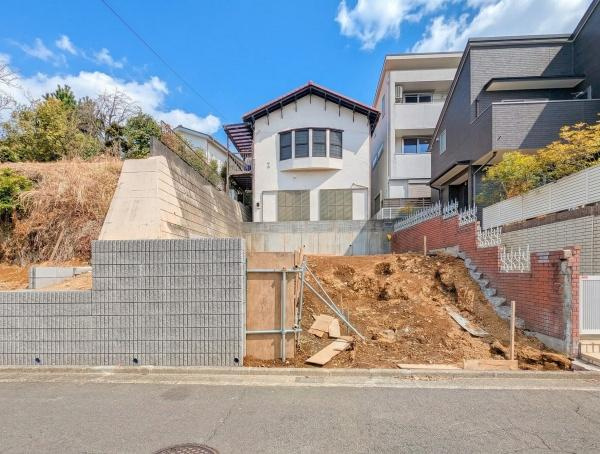 横浜市青葉区もえぎ野の新築一戸建の外観|閑静な住宅地でゆったりとお過ごし頂けます。
お気軽にお問合せ下さい！