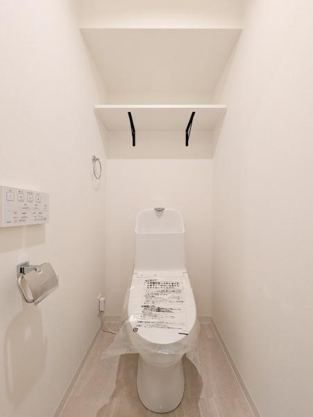 サウスヒルズ横浜弘明寺のトイレ|清潔感のある内装のすっきりとしたデザインのトイレです。
水周りが綺麗だと安心ですね。
