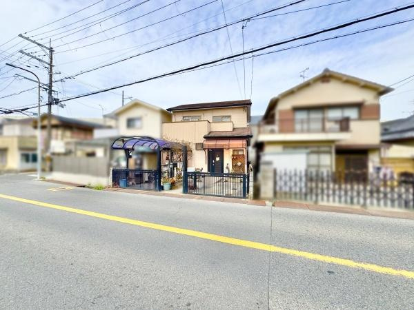 【前面道路含む現地写真】 | スーパや小・中学校など生活施設が近くに揃う好立地！