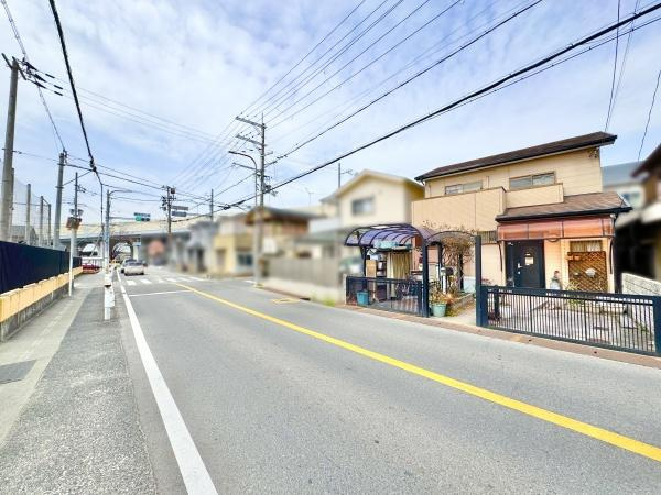 【前面道路含む現地写真】 | 土地有効面積は約113.08平米で、ゆとりのある広さですね♪