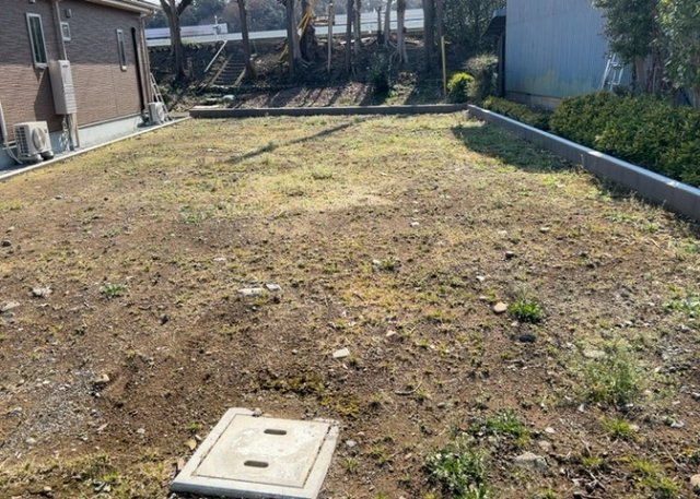 【外観】 | 隣家の土地はどうなっているのか、生活利便施設が近くにあるのか、学校まで近いかなど、お客様のライフスタイルにあわせたイメージが重要です。また、近くにあると困る施設が近くにないかも確認するといいでしょう。