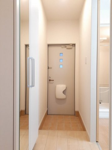 ヴィ・エスポワールⅡの玄関|明るい玄関です