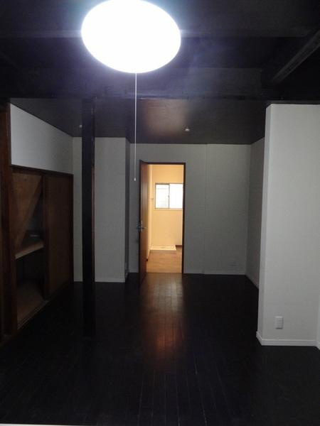 三軒家西１丁目貸家の居間・リビング