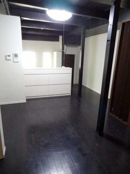 三軒家西１丁目貸家の居間・リビング