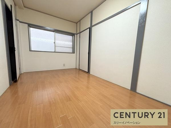 下谷ビルの洋室