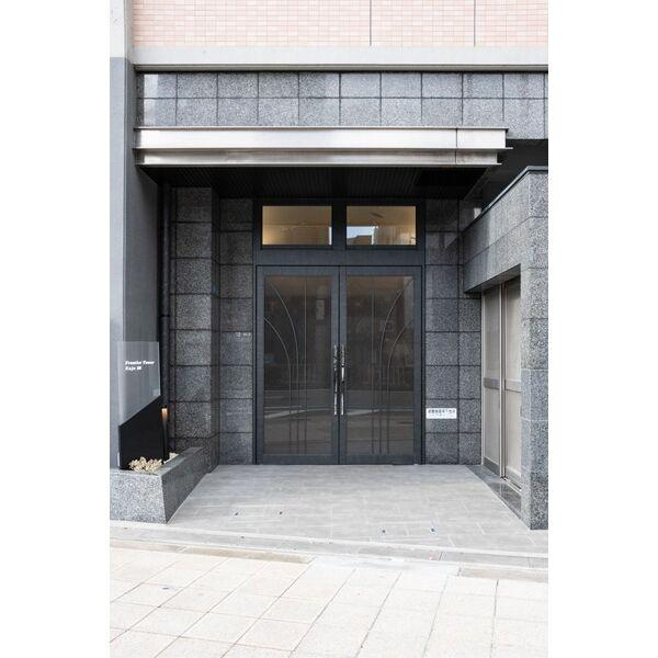 フロンティアタワー九条3のエントランス