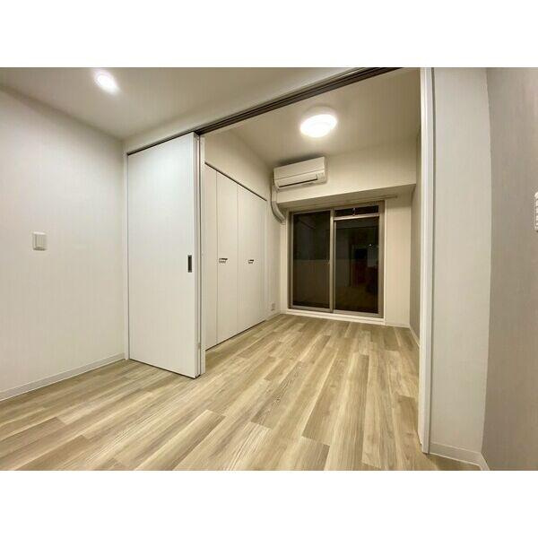 フロンティアタワー九条3の洋室