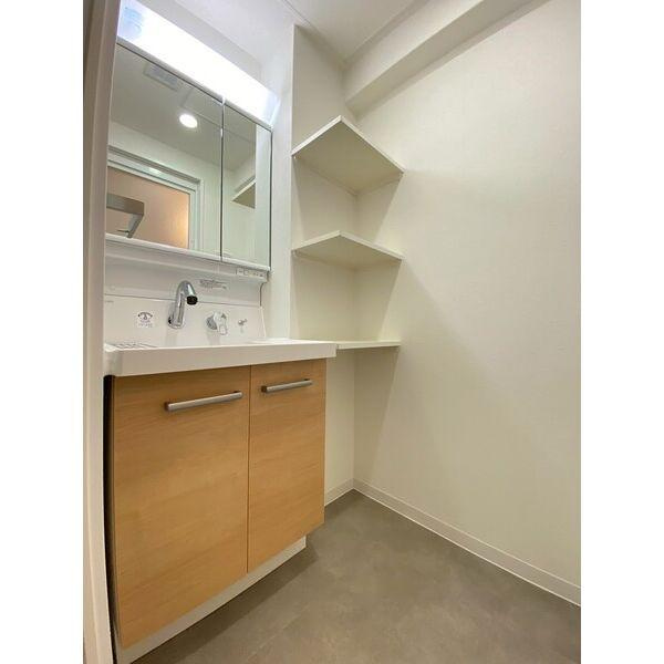 フロンティアタワー九条3の洗面所