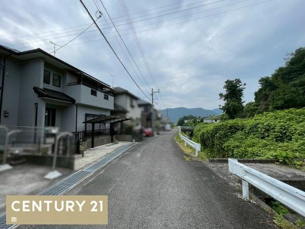 隅田町河瀬　中古戸建の前面道路含む現地写真