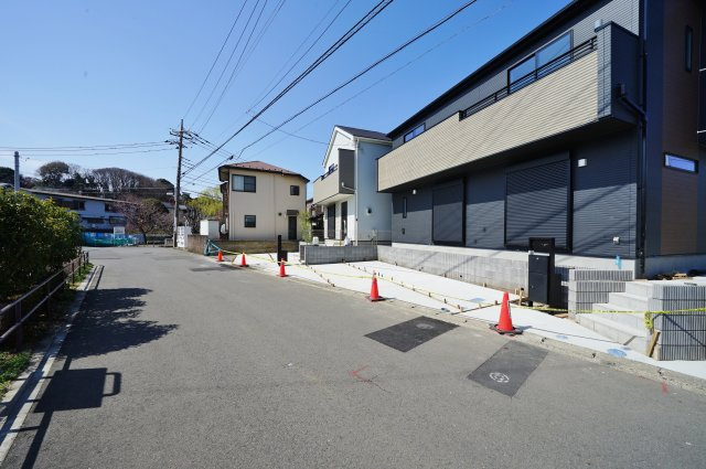 【横浜市旭区今宿西町201-16全2棟新築戸建て】★仲介手数料無料★（都岡小学校・今宿中学校）の前面道路含む現地写真