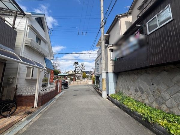 【前面道路含む現地写真】