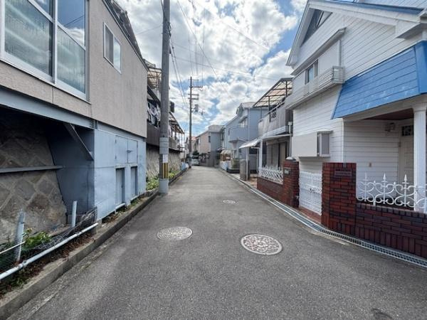 【前面道路含む現地写真】
