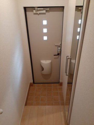 サンライズ　ムサシの玄関