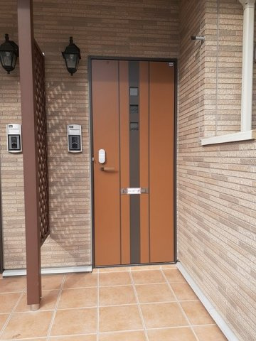 サンライズ　ムサシの玄関