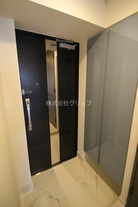 LUMEED横濱南の玄関