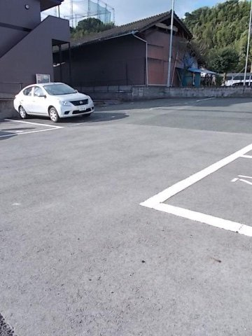 サンシャインハイツの駐車場