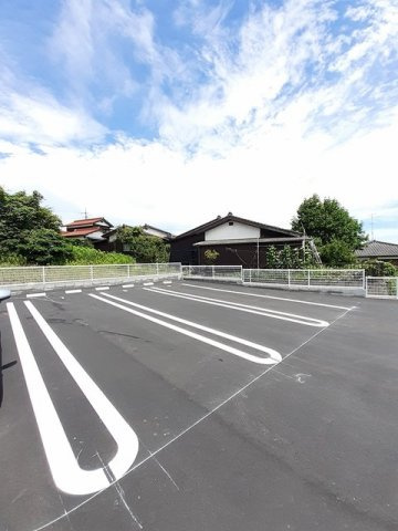 マルベリーＢの駐車場