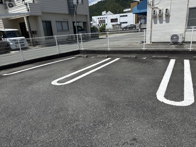 プロス　ＥＫＩＭＡＥの駐車場