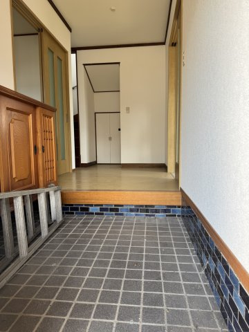 藤岡市中島　【リフォーム済・中古住宅】の玄関|ゆったりとした玄関です