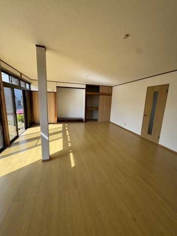 藤岡市中島　【リフォーム済・中古住宅】の居間・リビング|おしゃれなリビングです