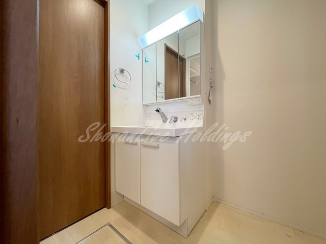 茅ヶ崎市中海岸２丁目のアパートの洗面所