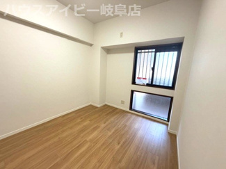 【洋室】 | ダイアパレス長良西町6階部分！日当り・眺望良好です♪近隣駐車場確保あり！最寄りのバス停徒歩3分！ | ダイアパレス長良西町6階部分！日当り・眺望良好です♪近隣駐車場確保あり！最寄りのバス停徒歩3分！