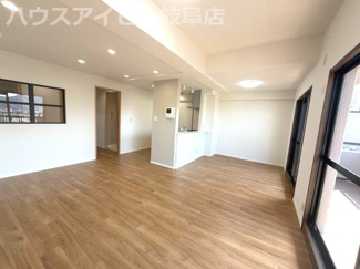 【居間・リビング】 | ダイアパレス長良西町6階部分！日当り・眺望良好です♪近隣駐車場確保あり！最寄りのバス停徒歩3分！ | ダイアパレス長良西町6階部分！日当り・眺望良好です♪近隣駐車場確保あり！最寄りのバス停徒歩3分！