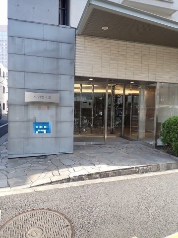VIVRE本郷のエントランス