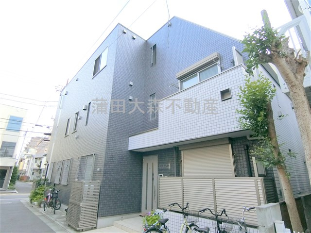 ポットマムの外観|2017年1月築　鉄骨造地上3階建て総戸数6戸光インターネット無料　
東京都大田区蒲田本町2丁目　　JR京浜東北線蒲田駅徒歩11分、京浜急行本線京急蒲田駅徒歩10分