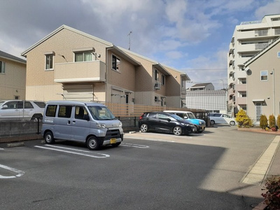 【駐車場】 | エレガント春日 | 駐車場