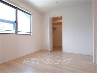 広島市安佐北区三入１丁目のアパートの寝室