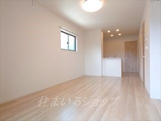 広島市安佐北区三入１丁目のアパートの居間・リビング|人気の対面キッチン