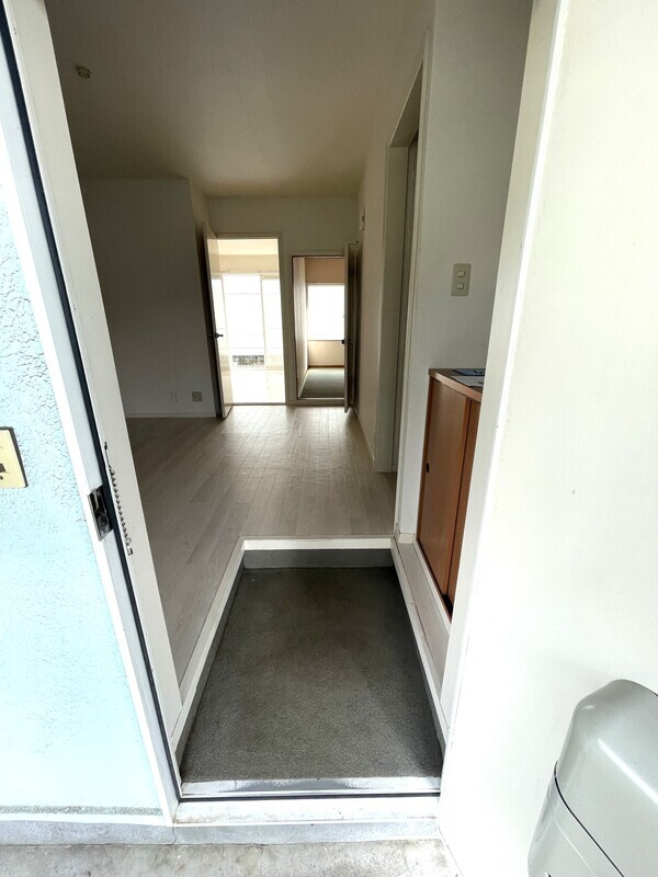 モンシャトー生田2の玄関|※別号室の参考写真です