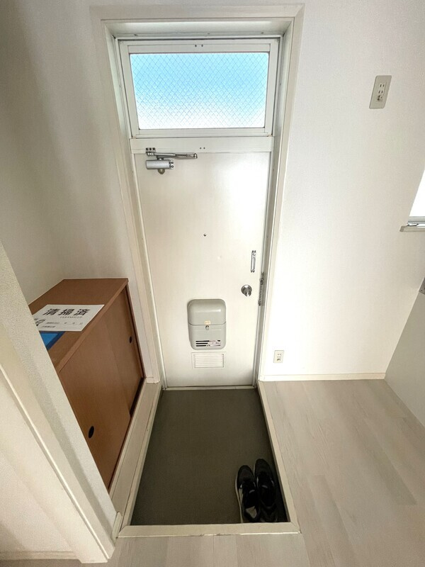 モンシャトー生田2の玄関|※別号室の参考写真です