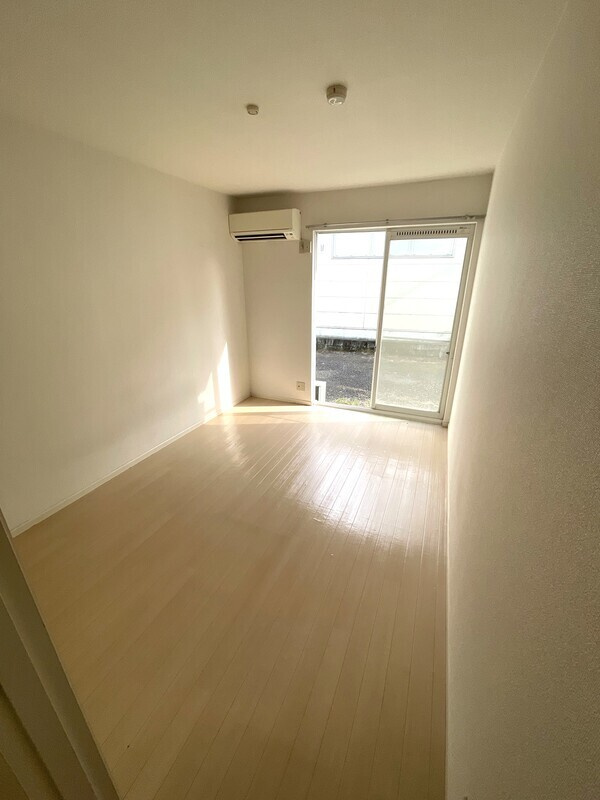 モンシャトー生田2の居間・リビング|※別号室の参考写真です