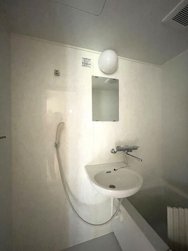 モンシャトー生田2の浴室|※別号室の参考写真です