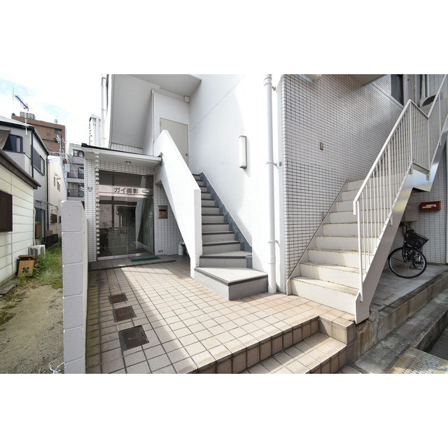 ガイ御影のエントランス|ゆとりのあるエントランスです