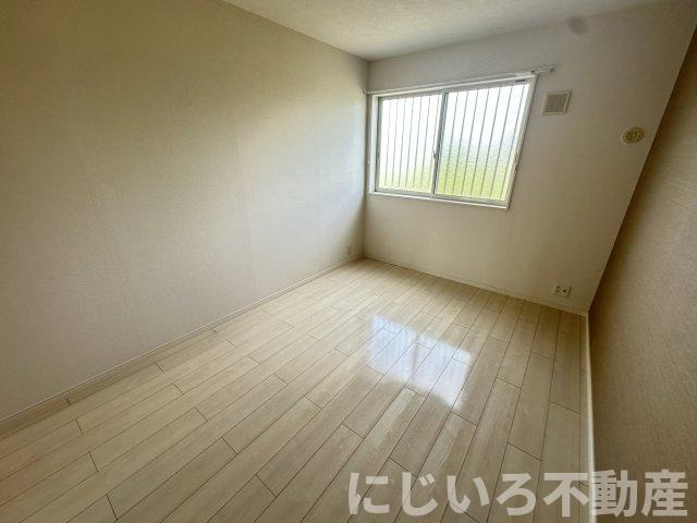 カネイコート日開野Ⅱの洋室