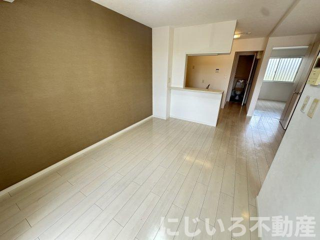 カネイコート日開野Ⅱの居間・リビング