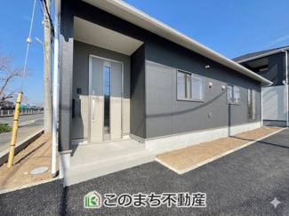 【玄関】 | CRADLE GARDEN小山市東間々田第7　3 | 玄関周りは家の顔！スタイリッシュな玄関が特徴です！
