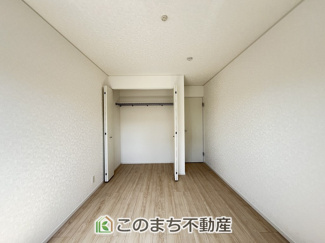 【洋室】 | CRADLE GARDEN小山市東間々田第7　3 | 日当たりが良く明るい洋室です。クローゼット付きで家具の配置がしやすく居心地の良いプライベート空間を演出します。
