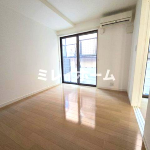 South Oneの居間・リビング|同建物内、別のお部屋の参考写真になります。