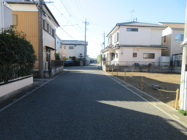 売地　東松山市松本町1-11-63の前面道路含む現地写真