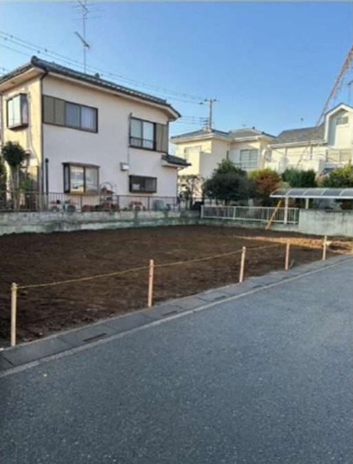 売地　東松山市松本町1-11-63の前面道路含む現地写真