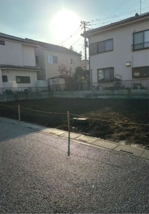 売地　東松山市松本町1-11-63の前面道路含む現地写真