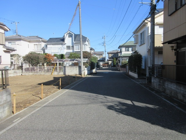 売地　東松山市松本町1-11-63の前面道路含む現地写真