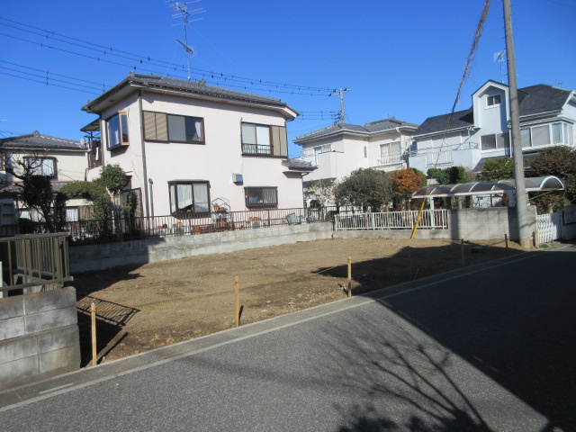 売地　東松山市松本町1-11-63の前面道路含む現地写真