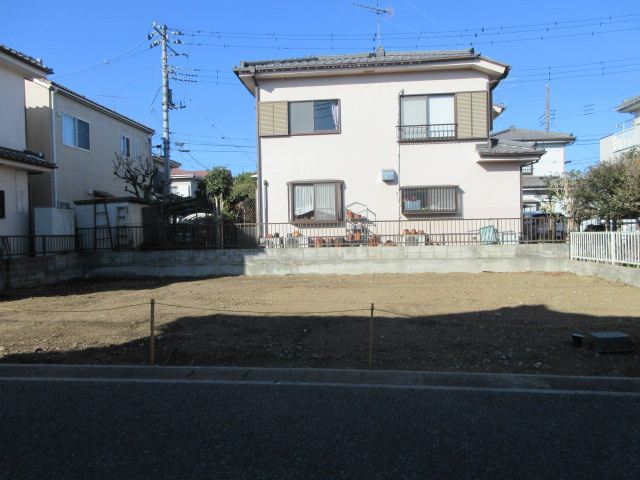 売地　東松山市松本町1-11-63の前面道路含む現地写真